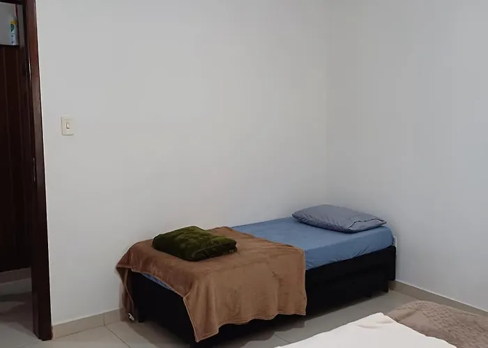 Hostel Serena, Prox Do Aeroporto