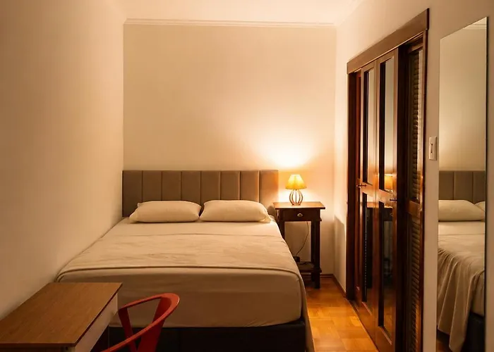 Serena, Prox Do Aeroporto Hostel *