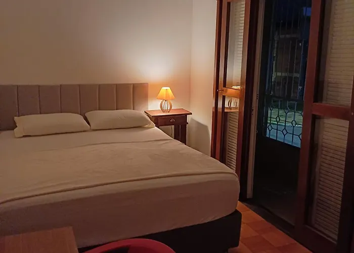 Serena, Prox Do Aeroporto Hostel *