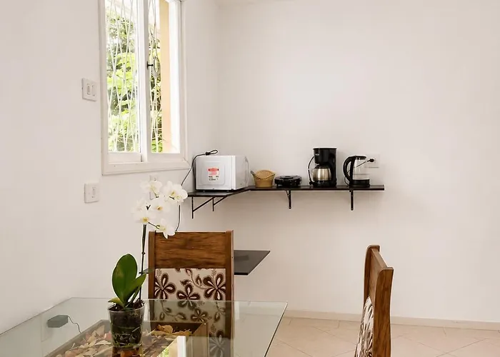 Serena, Prox Do Aeroporto Hostel